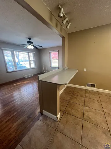 $114,900 | 912 Southwest Frazier Avenue, Topeka, KS 66606