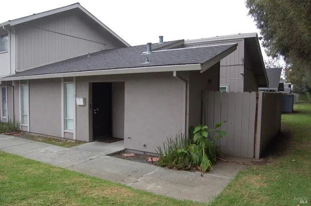 $2,200 | 77 El Toro Court, Fairfield, CA 94533
