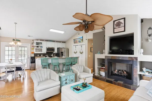 $3,600 | 116 Palm Breeze Drive, Carolina Beach, NC 28428