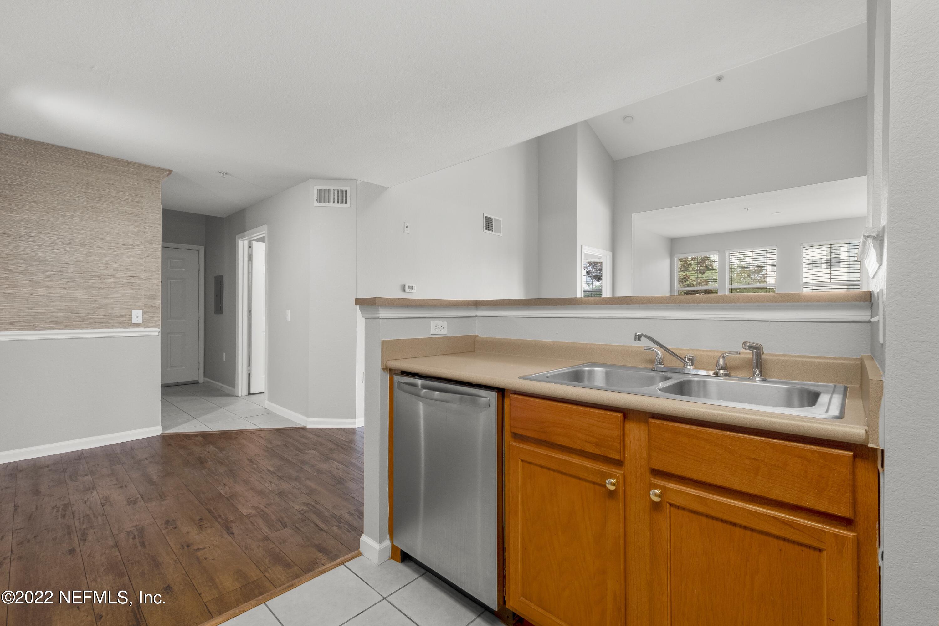 8550 Touchton Road, Unit 821 Jacksonville, FL 32216 - Photo 11 of 58 Kitchen