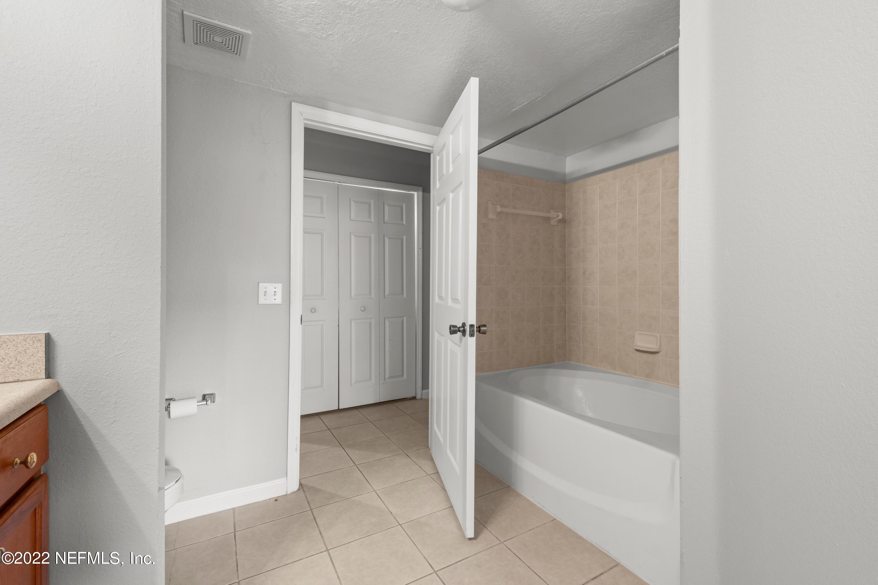 8550 Touchton Road, Unit 821 Jacksonville, FL 32216 - Photo 21 of 58 Owner's Bathroom