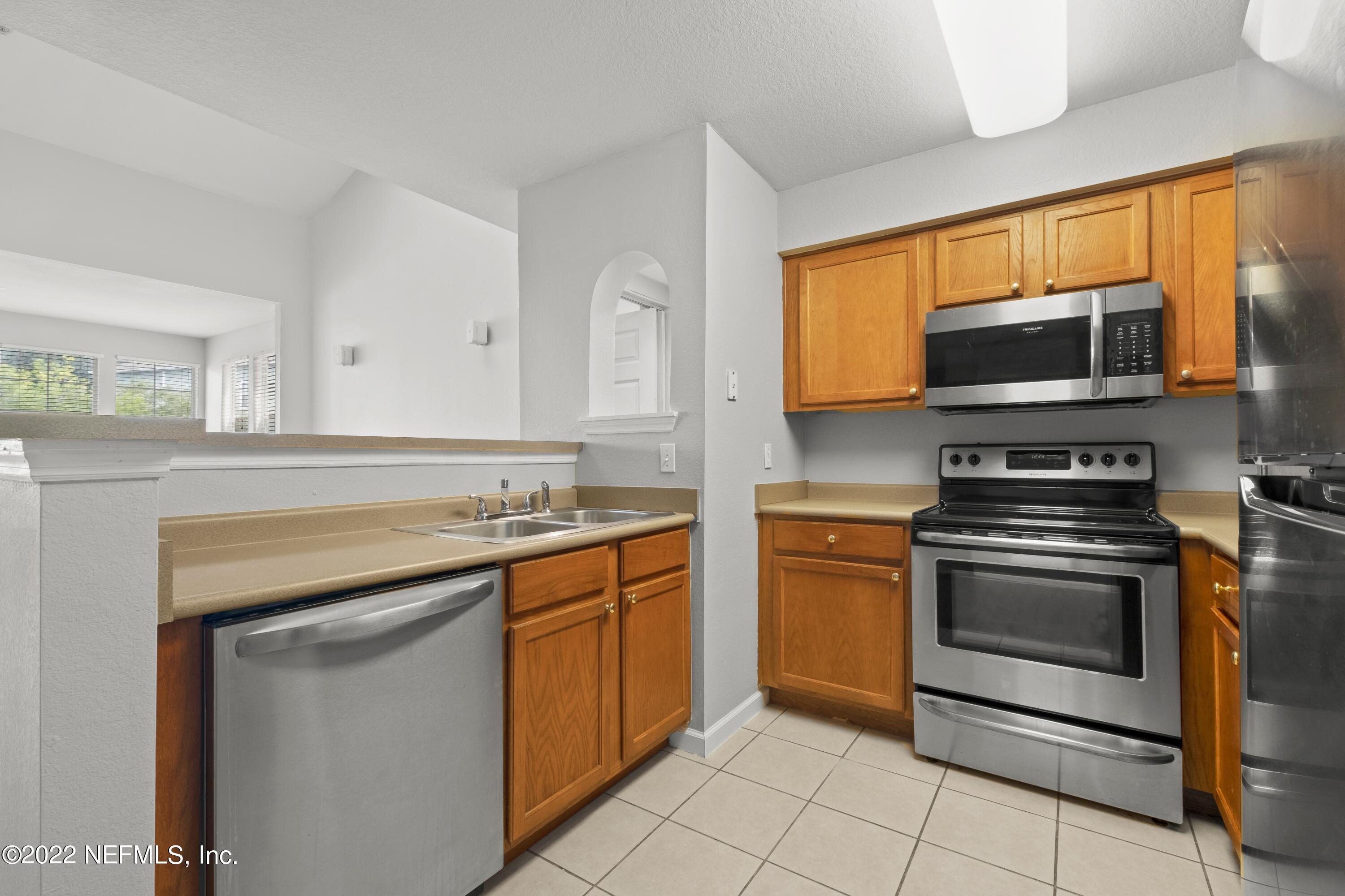 8550 Touchton Road, Unit 821 Jacksonville, FL 32216 - Photo 9 of 58 Kitchen