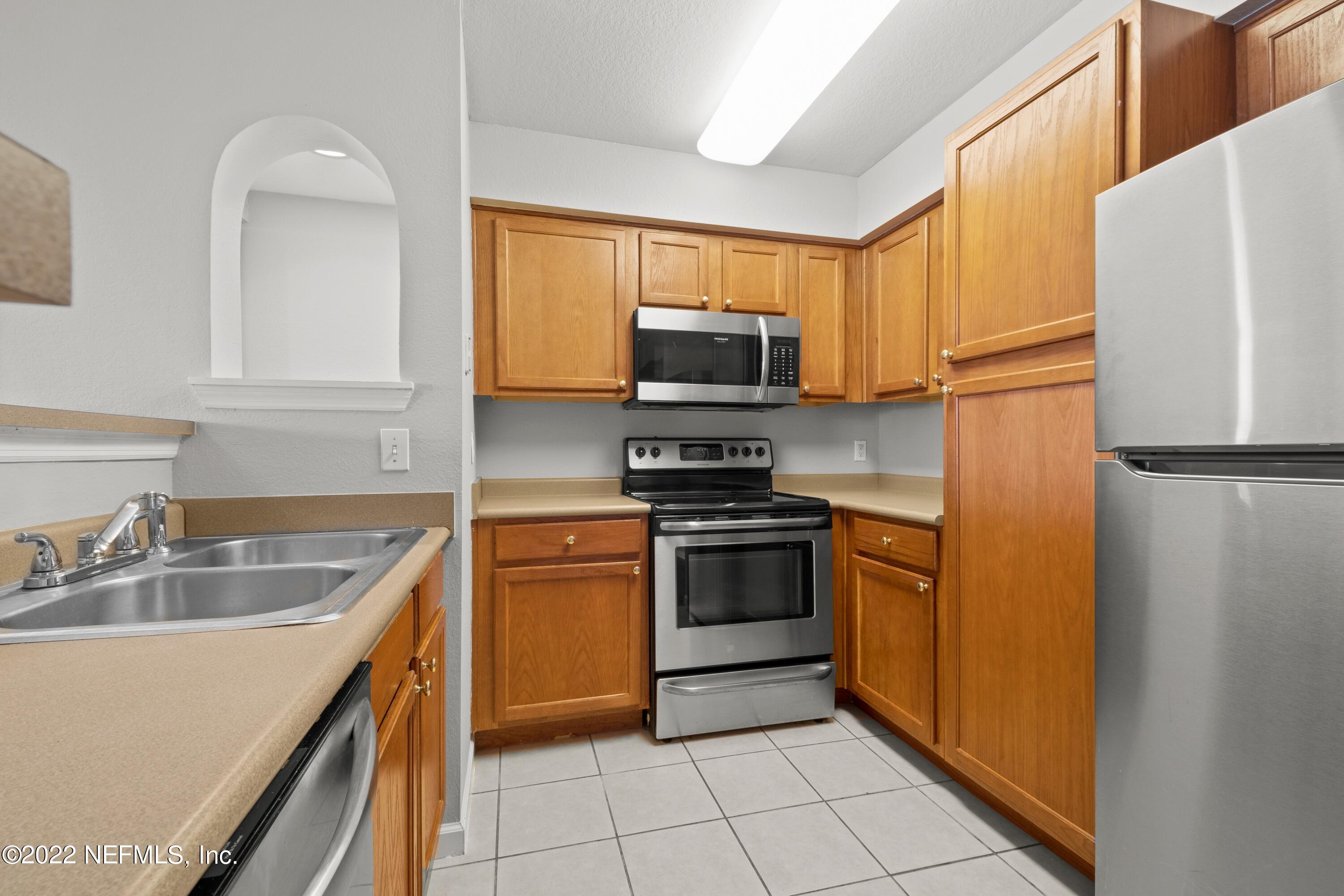 8550 Touchton Road, Unit 821 Jacksonville, FL 32216 - Photo 10 of 58 Kitchen