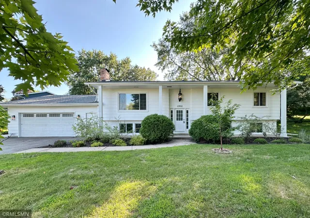 $445,000 | 11900 Highland View Circle, Burnsville, MN 55337