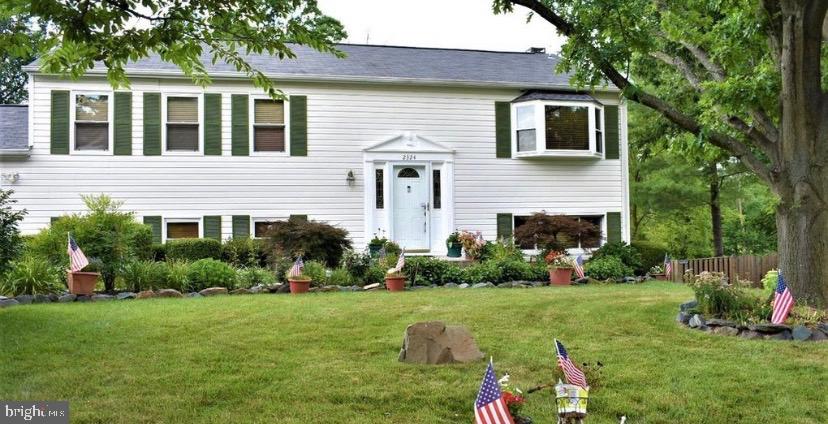 2324 Archdale Road Reston, VA 20191 - Photo 35 of 36 Summertime on Archdale