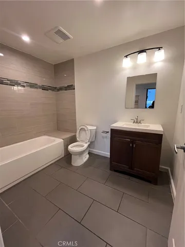 $2,850 | 137 West 6th Street, Unit 204, Long Beach, CA 90802