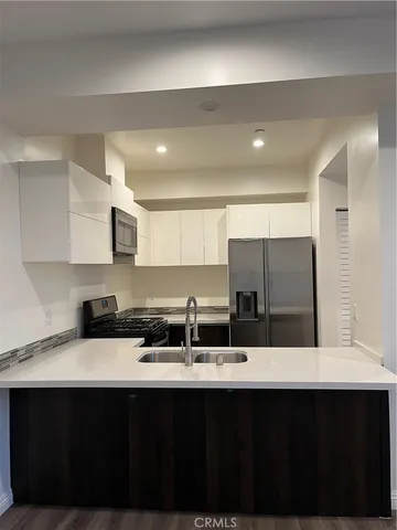 $2,850 | 137 West 6th Street, Unit 204, Long Beach, CA 90802