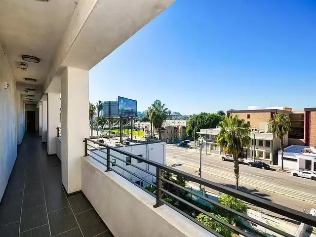 $2,850 | 137 West 6th Street, Unit 204, Long Beach, CA 90802