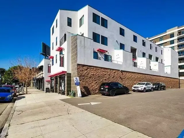 $2,850 | 137 West 6th Street, Unit 204, Long Beach, CA 90802