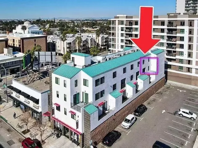 $2,850 | 137 West 6th Street, Unit 204, Long Beach, CA 90802