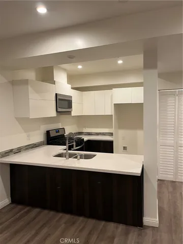 $2,850 | 137 West 6th Street, Unit 204, Long Beach, CA 90802