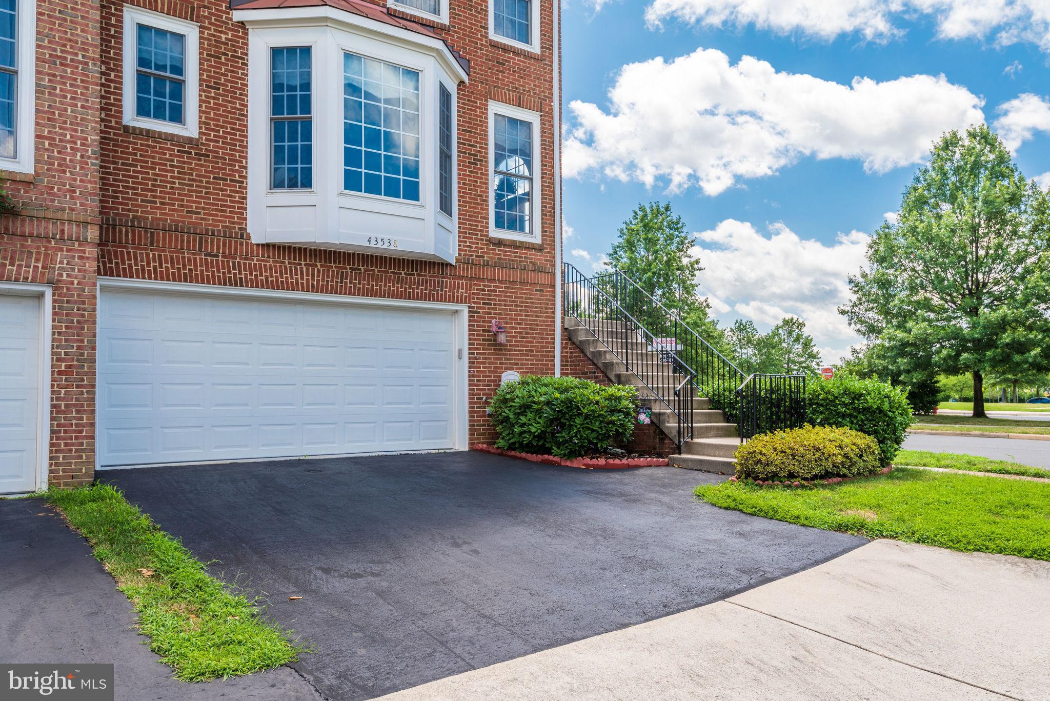 43538 Hubbard Square Chantilly, VA 20152 - Photo 7 of 65
