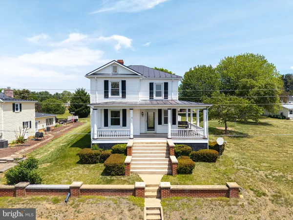 $385,000 | 606 South 1st Street, Shenandoah, VA 22849