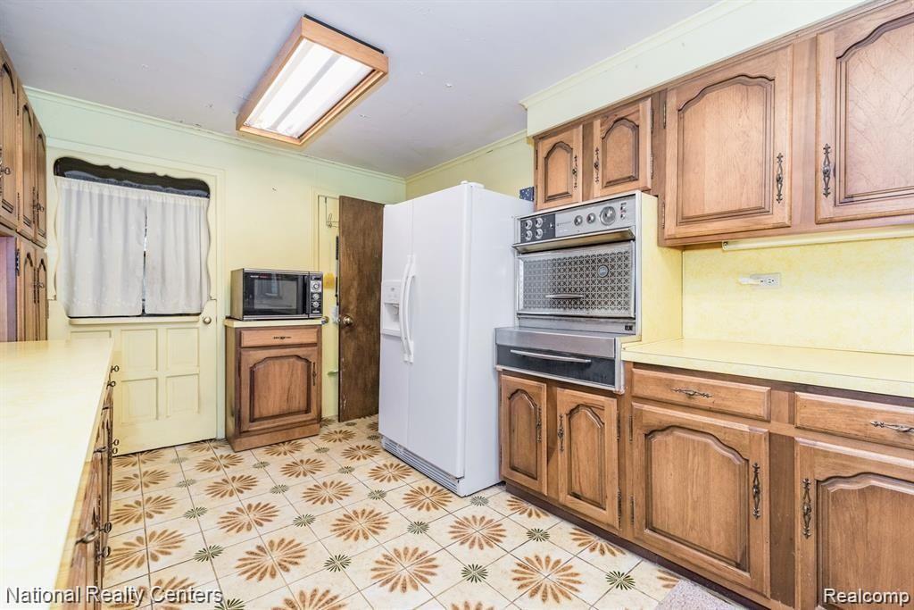 355 Ridgemont Road Oxford, MI 48370 - Photo 14 of 29 15.jpg