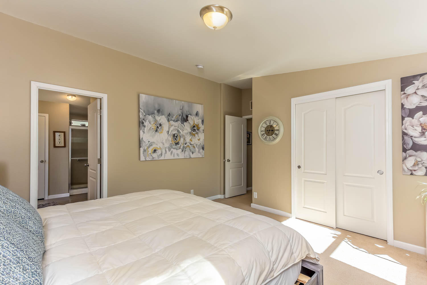 53981 Pine Grove Road La Pine, OR 97739 - Photo 15 of 41 master bedroom view