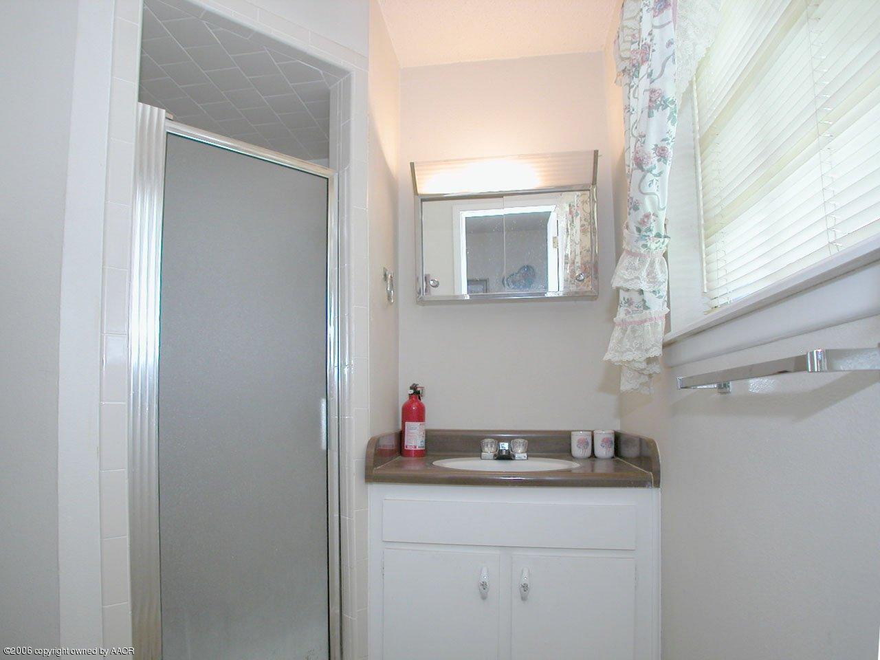 5110 Temple Drive Amarillo, TX 79110 - Photo 8 of 14 Master Bathroom