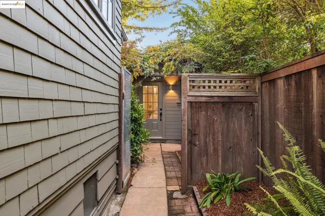 $1,695,000 | 2636 Alcatraz Avenue, Oakland, CA 94618