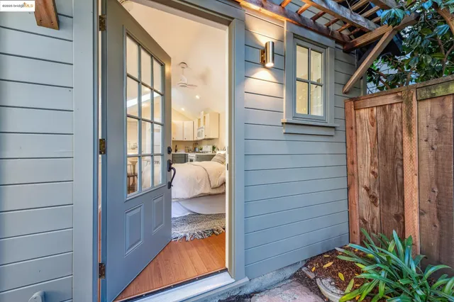 $1,695,000 | 2636 Alcatraz Avenue, Oakland, CA 94618