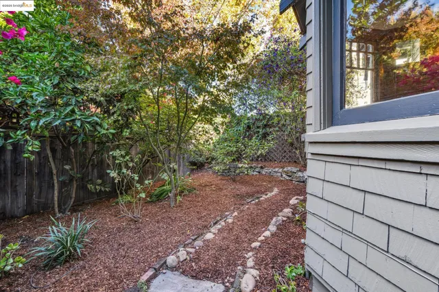 $1,695,000 | 2636 Alcatraz Avenue, Oakland, CA 94618