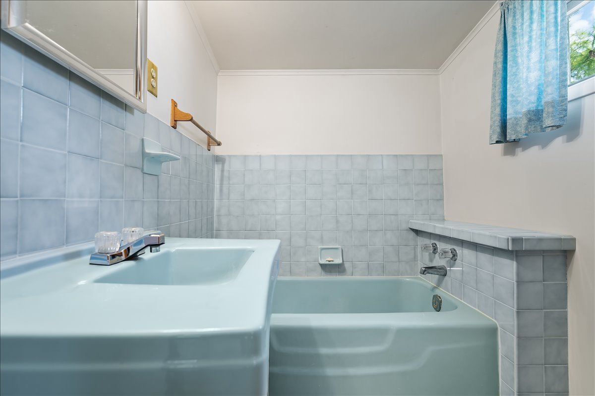 200 North Front Street Odell, IL 60460 - Photo 16 of 40 a bathroom with a sink