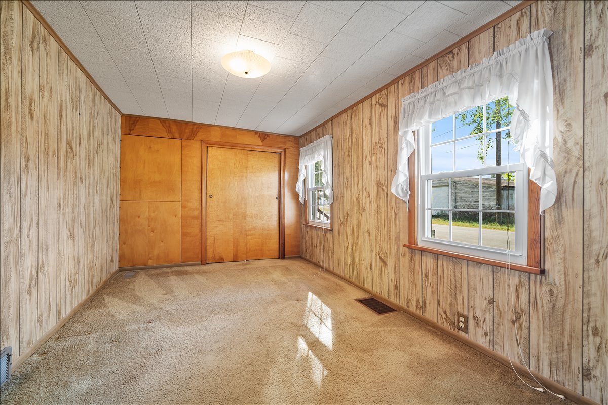 200 North Front Street Odell, IL 60460 - Photo 17 of 40 an empty room with windows