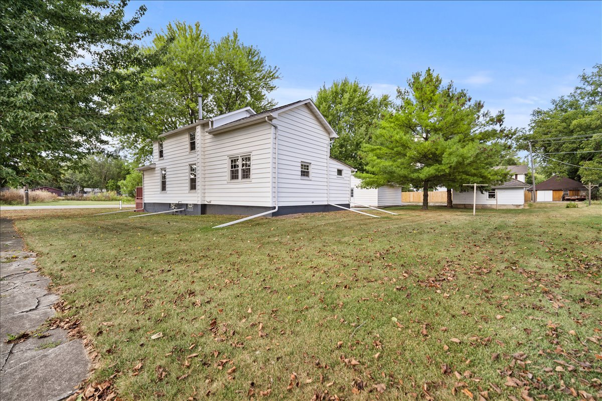 200 North Front Street Odell, IL 60460 - Photo 26 of 40 a view of a house with a yard