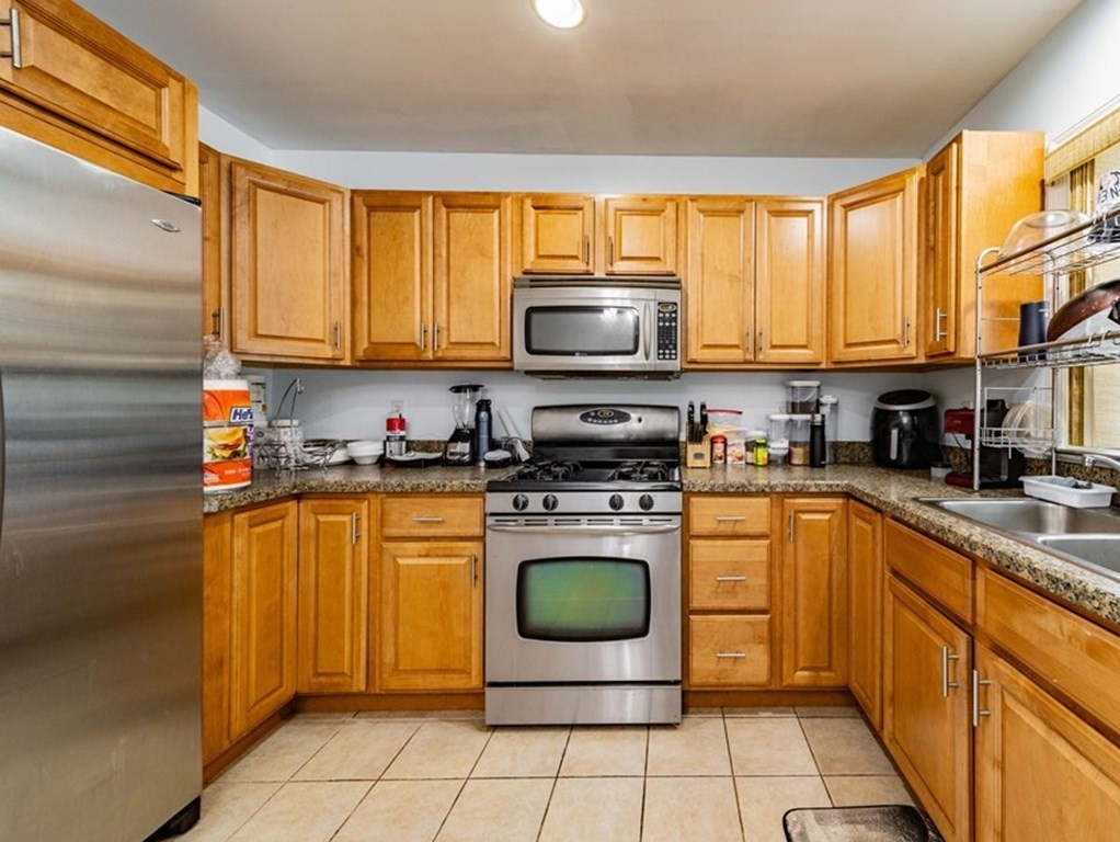21 Hadley Court Springfield, MA 01119 - Photo 5 of 12