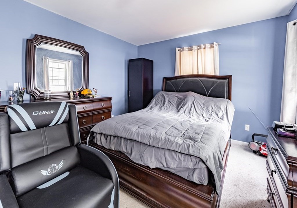 21 Hadley Court Springfield, MA 01119 - Photo 7 of 12