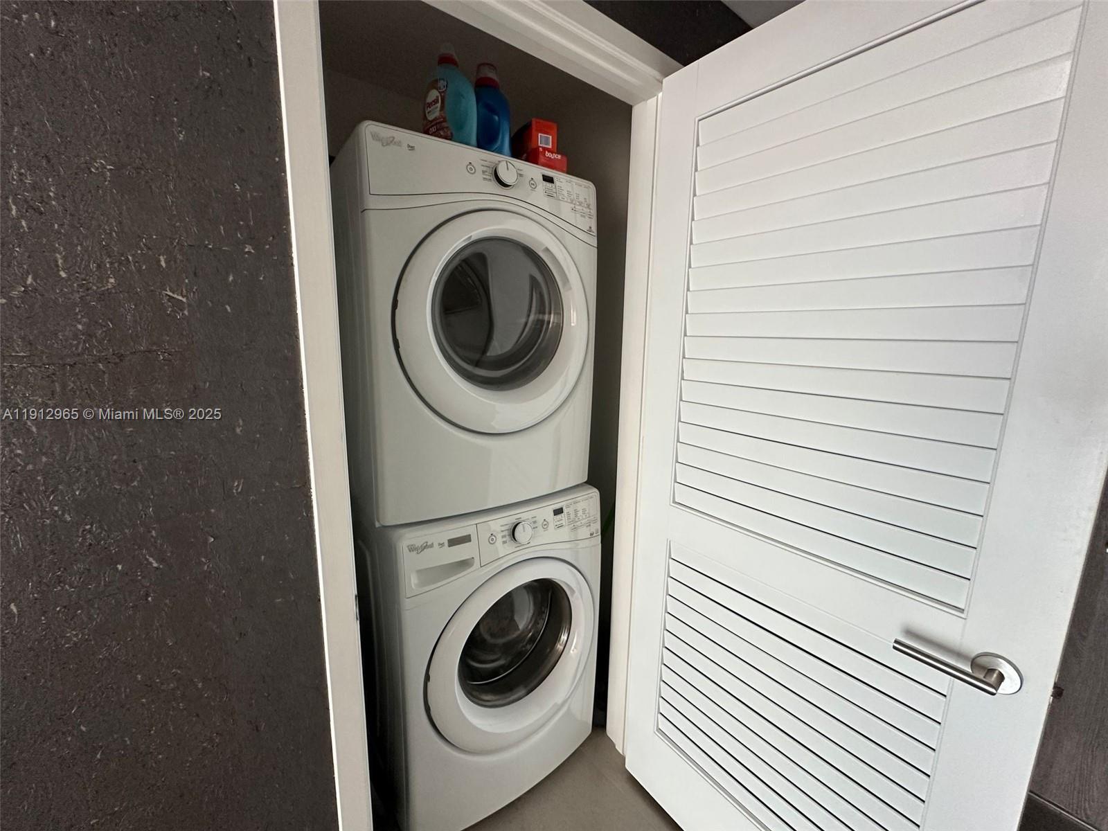68 Southeast 6th Street, Unit 2205 Miami, FL 33131 - Photo 25 of 28 a utility room with dryer and washer