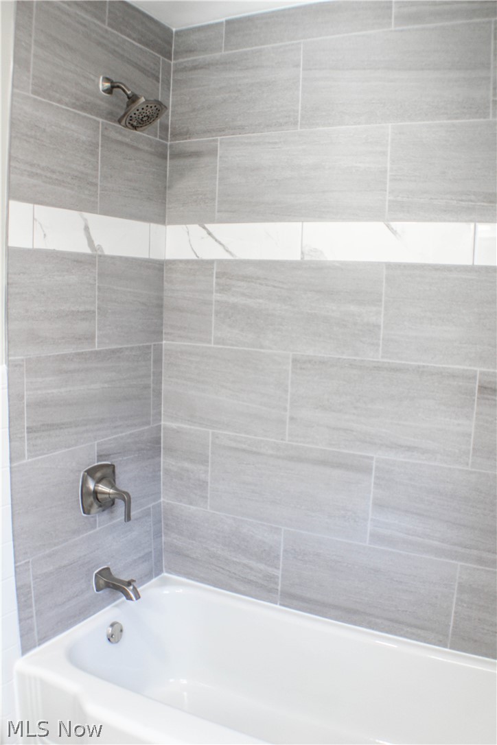 2436 Saybrook Road Cleveland, OH 44118 - Photo 15 of 32