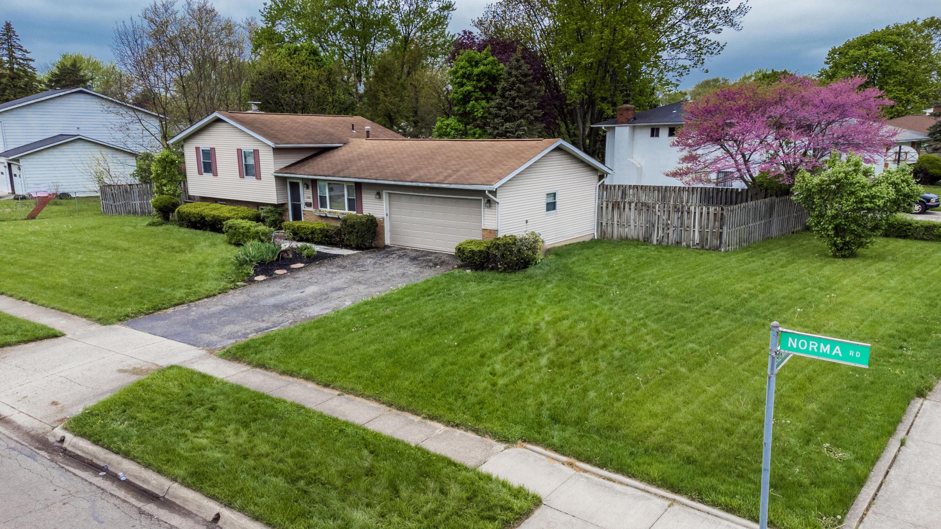 1588 Norma Road Columbus, OH 43229 - Photo 8 of 26 015-Airial View Front right