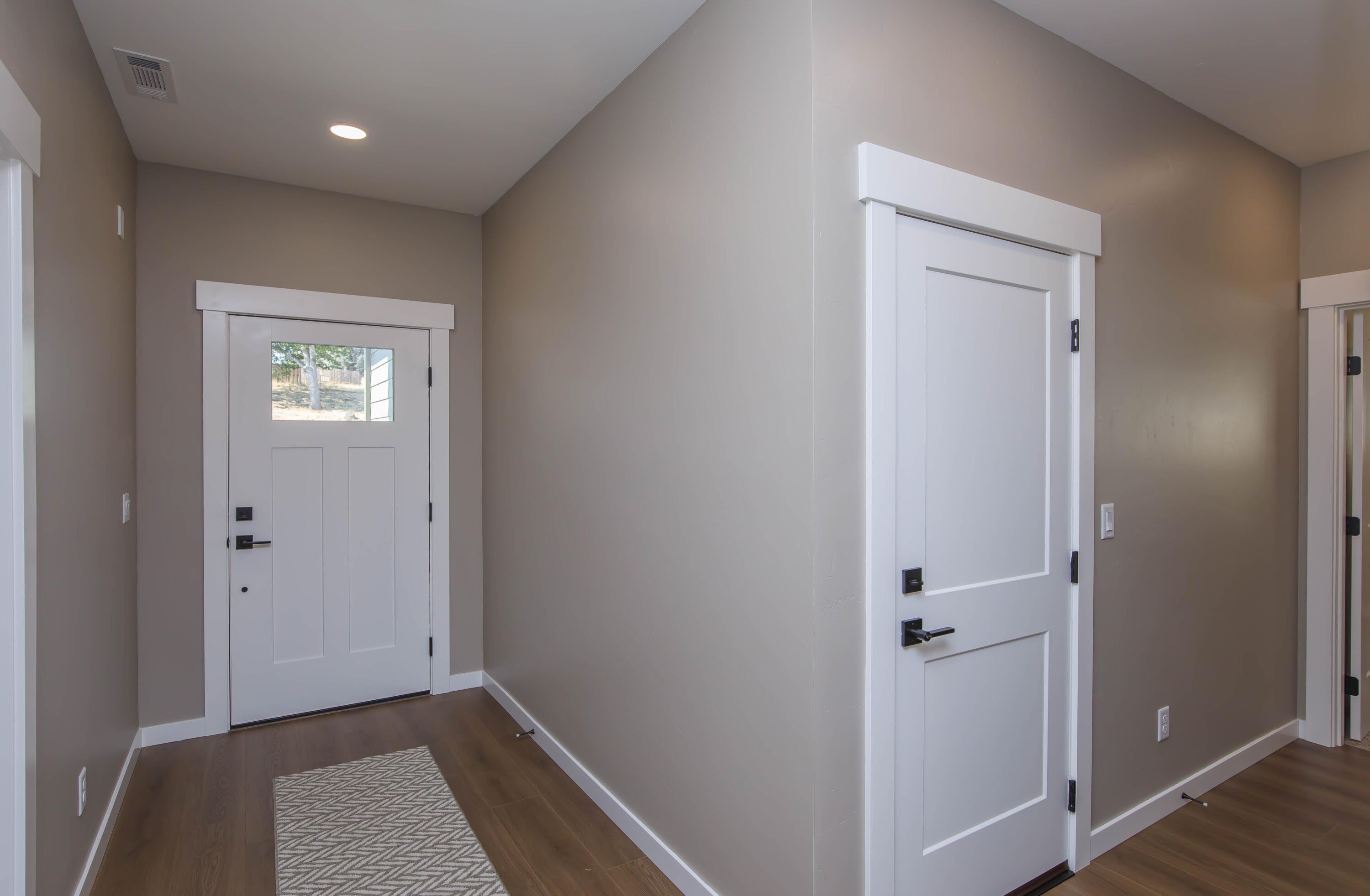 258 Christopher Way Talent, OR 97540 - Photo 4 of 33 4