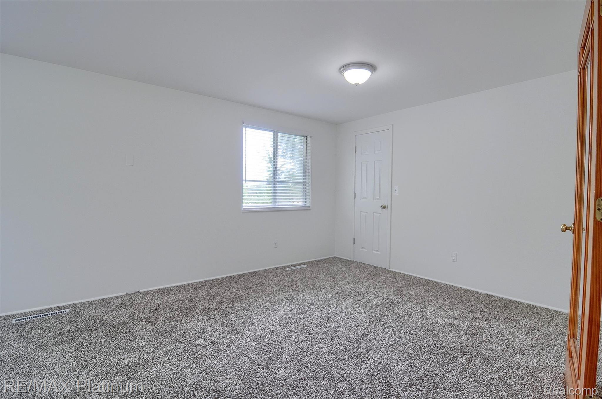 2421 Crane Road Fenton, MI 48430 - Photo 19 of 32 19-Master Bedroom.jpg