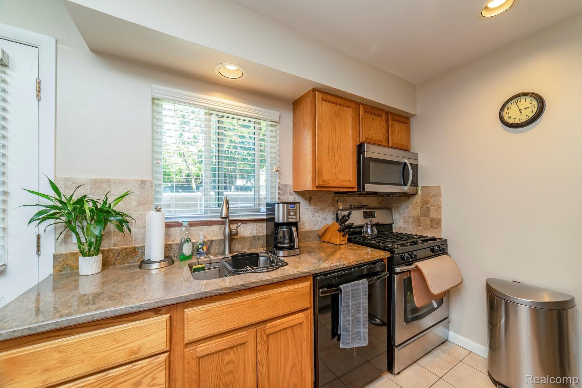 485 Miller Avenue Rochester, MI 48307 - Photo 7 of 19 007-photo--7156033.jpg