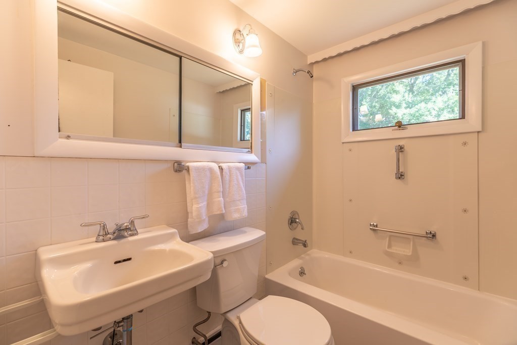 14 Lilian Road Framingham, MA 01701 - Photo 17 of 24 Gallery Image 17