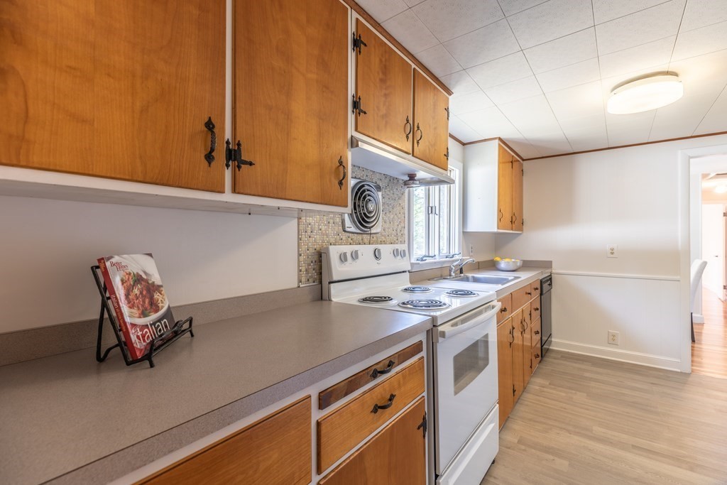 14 Lilian Road Framingham, MA 01701 - Photo 8 of 24 Gallery Image 8