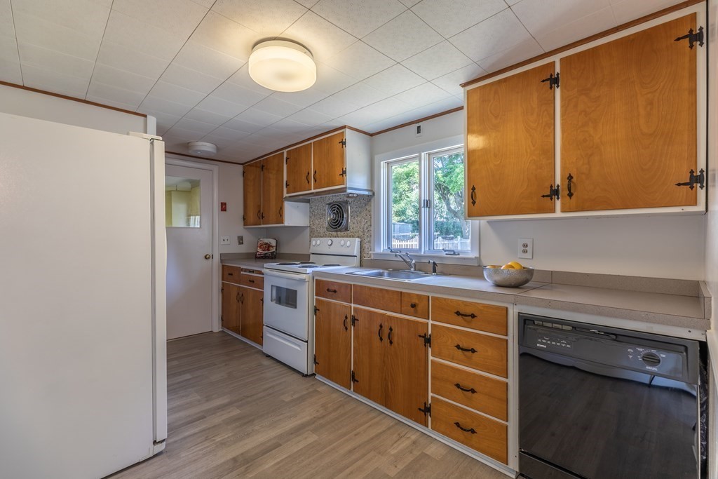 14 Lilian Road Framingham, MA 01701 - Photo 9 of 24 Gallery Image 9