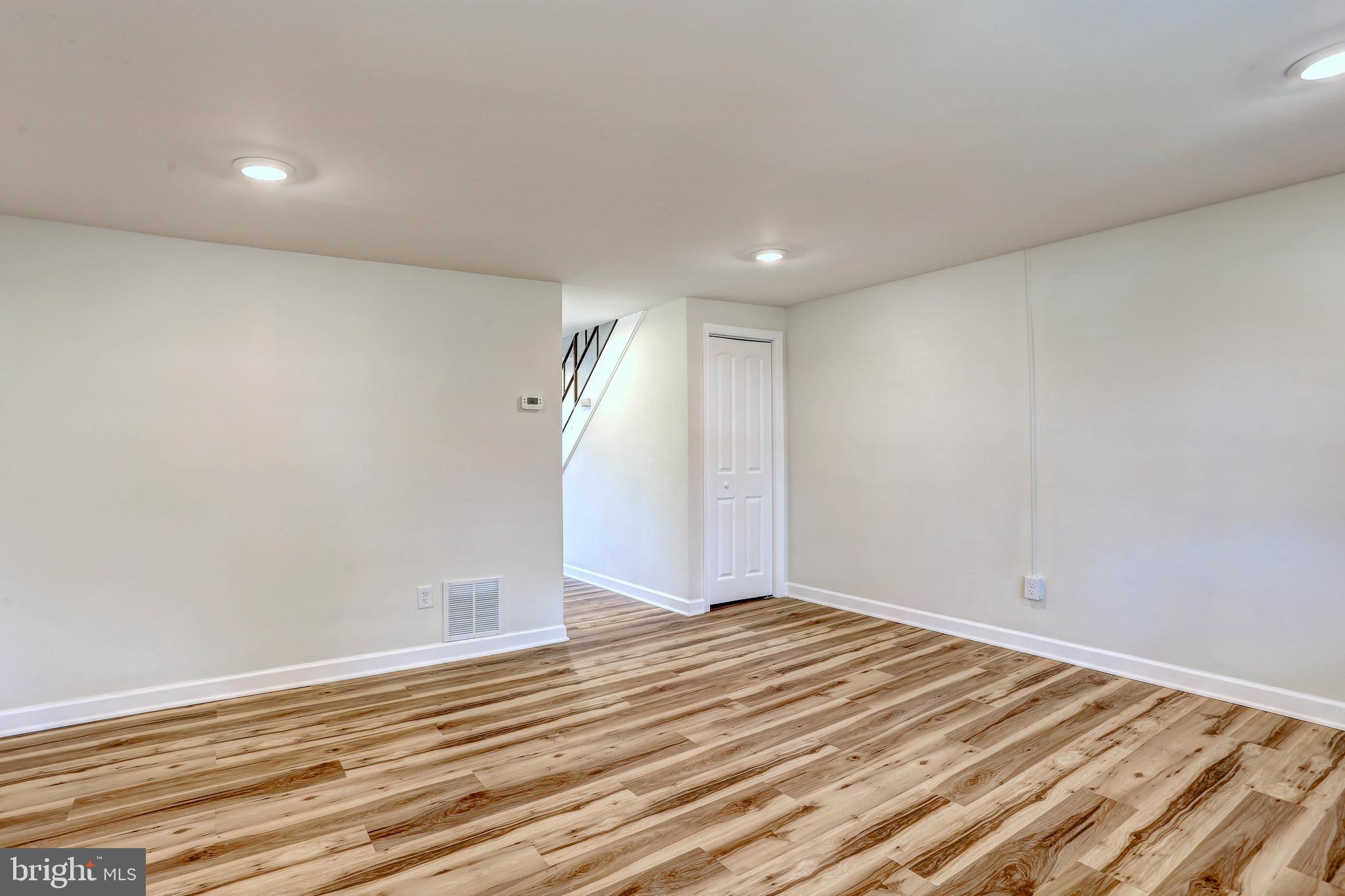 2711 Yarnall Road Baltimore, MD 21227 - Photo 3 of 30