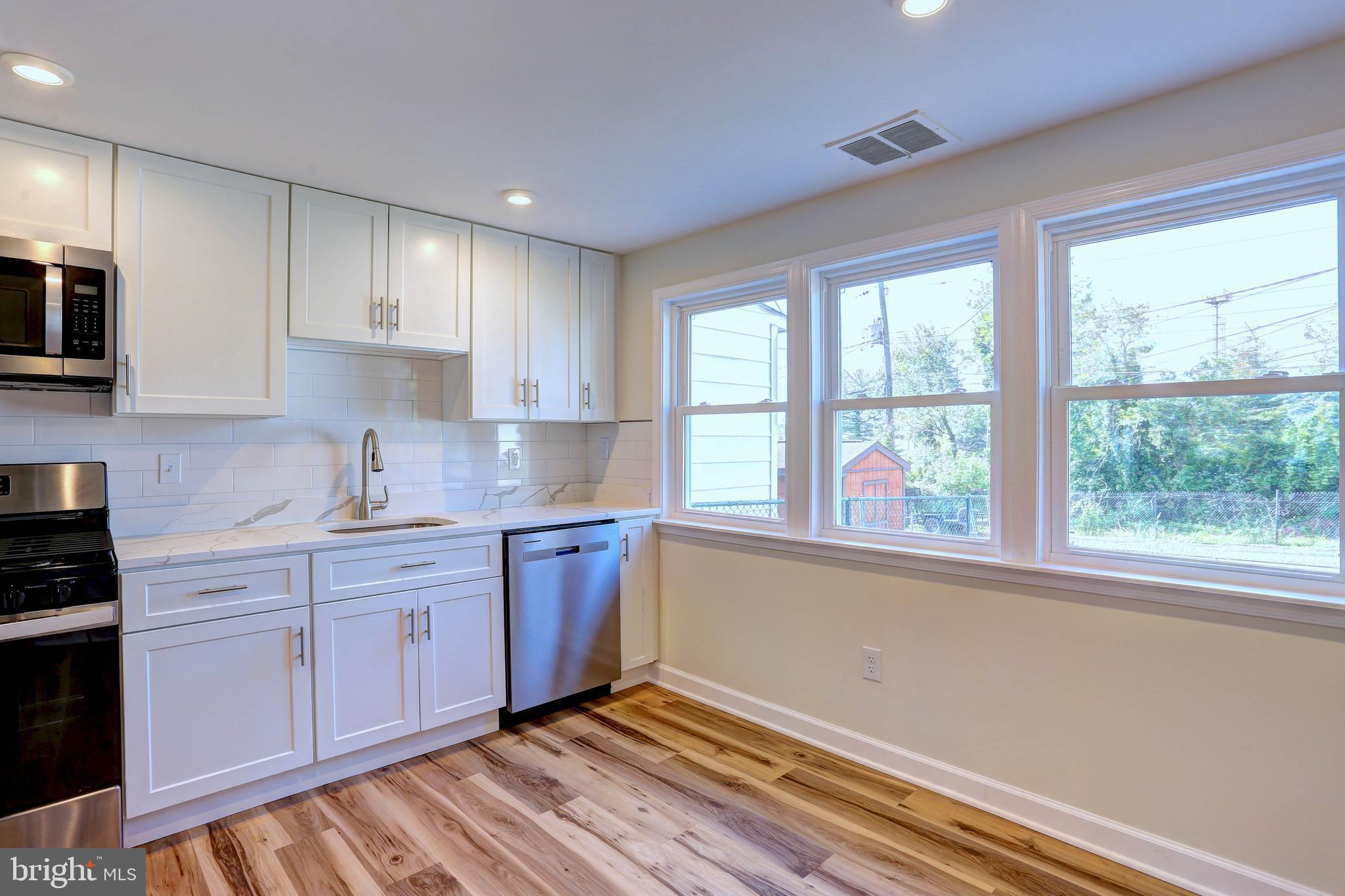 2711 Yarnall Road Baltimore, MD 21227 - Photo 9 of 30