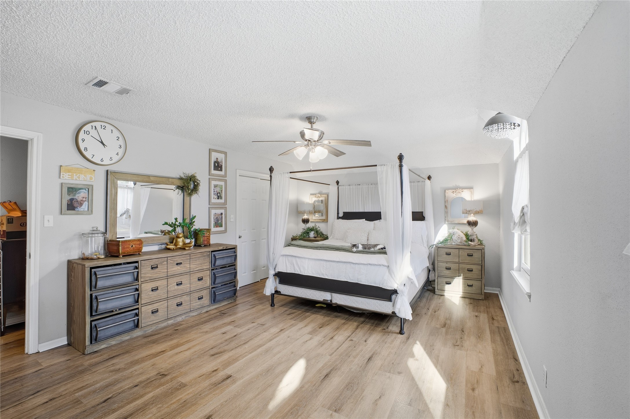 24107 Norchester Way Spring, TX 77389 - Photo 24 of 33 a living room with furniture and a chandelier