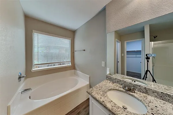 $2,175 | 10441 Evening View Drive, Fort Worth, TX 76131