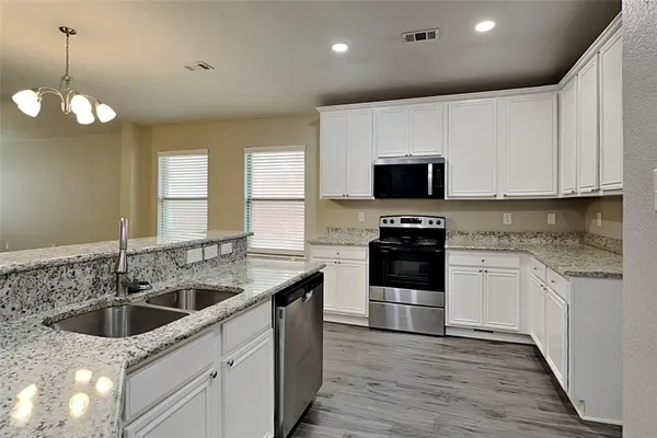 $2,175 | 10441 Evening View Drive, Fort Worth, TX 76131