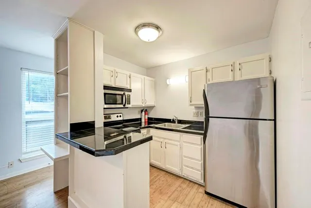 $1,175 | 1000 West 26th Street, Unit 113, Austin, TX 78705