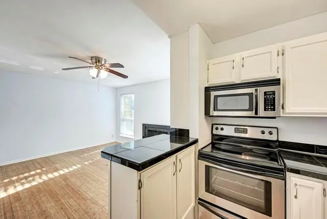 $1,175 | 1000 West 26th Street, Unit 113, Austin, TX 78705