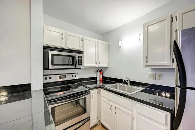 $1,175 | 1000 West 26th Street, Unit 113, Austin, TX 78705