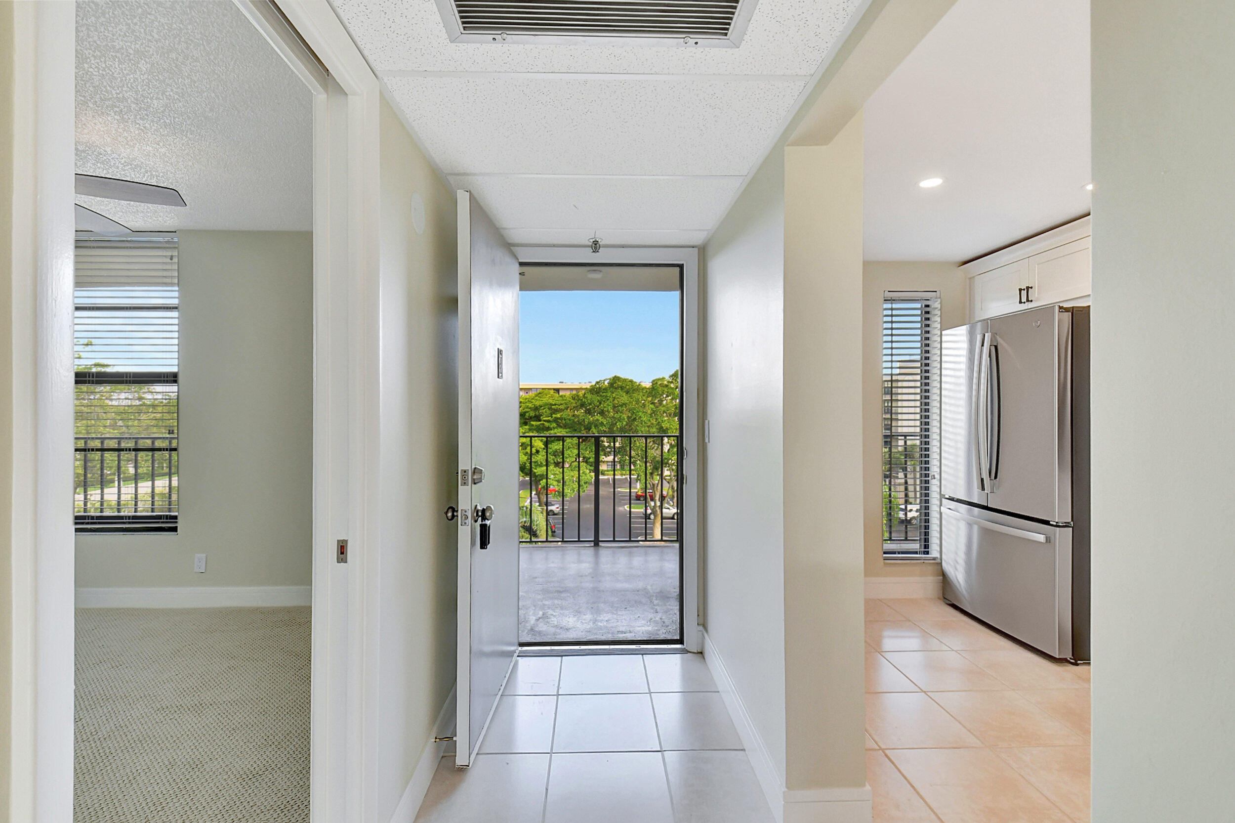 20 Royal Palm Way, Unit 505 Boca Raton, FL 33432 - Photo 21 of 53 Entry