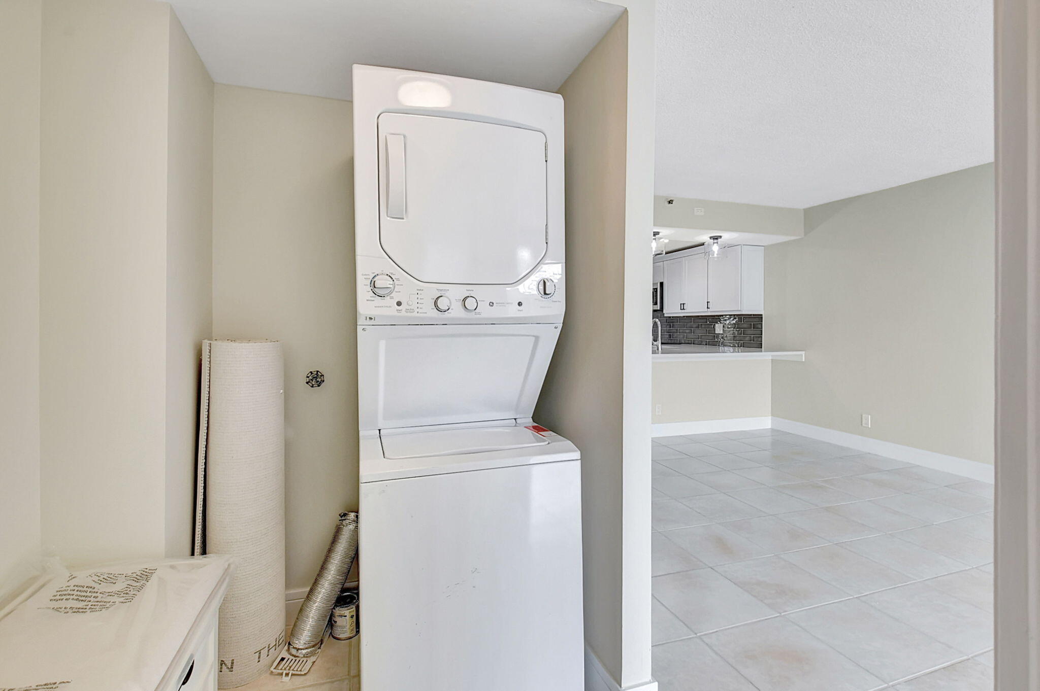 20 Royal Palm Way, Unit 505 Boca Raton, FL 33432 - Photo 25 of 53 Interior laundry