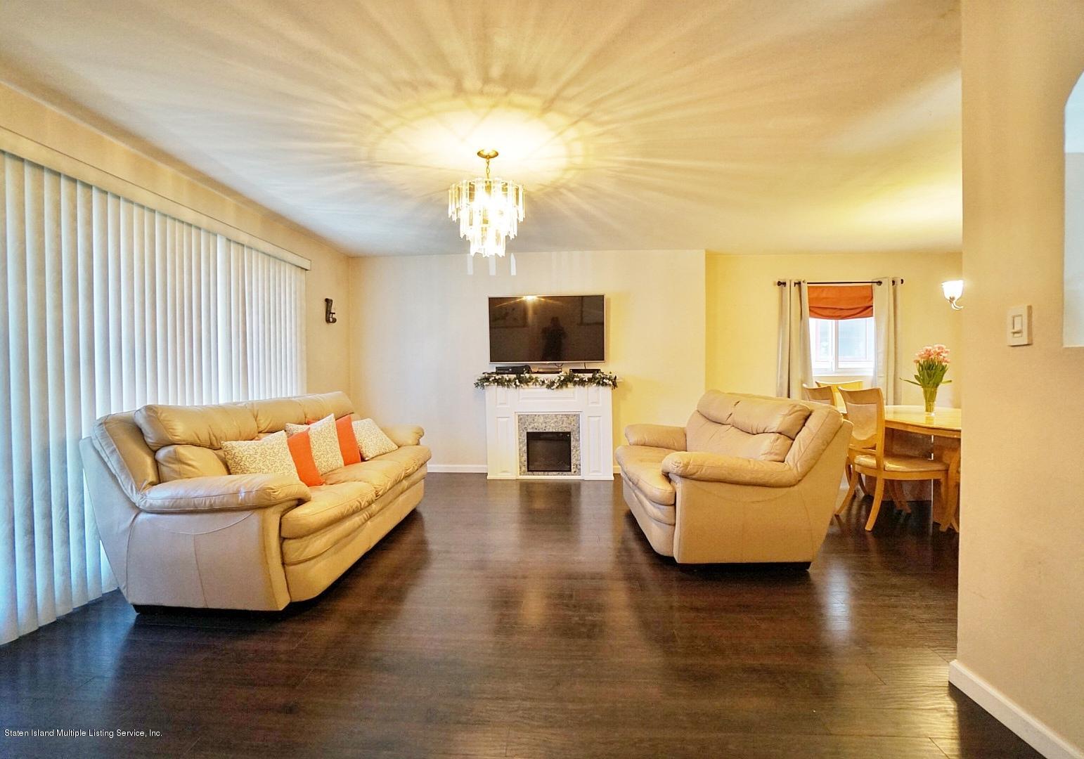 3 Birch Road Staten Island, NY 10303 - Photo 11 of 46 (11) First Floor Living Room