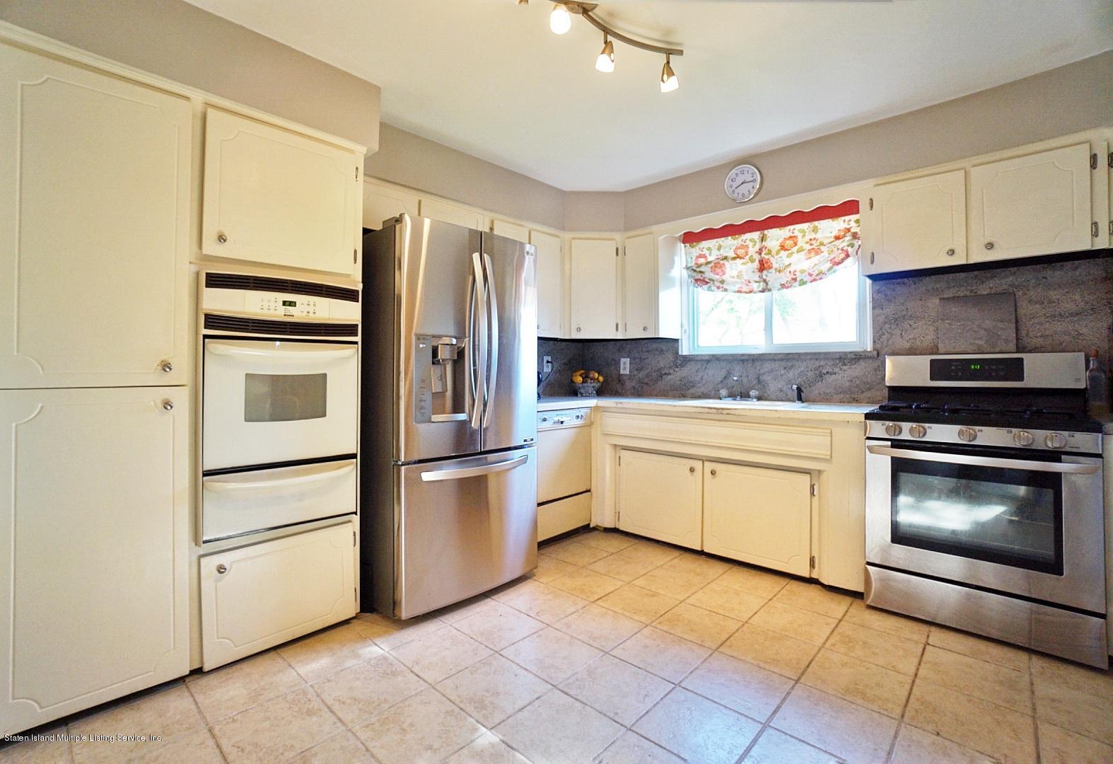 3 Birch Road Staten Island, NY 10303 - Photo 16 of 46 (16) First Floor Kitchen