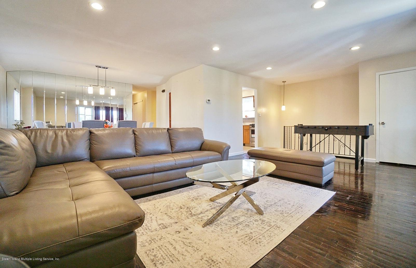 3 Birch Road Staten Island, NY 10303 - Photo 25 of 46 (25) Second Floor Apartment Living Room